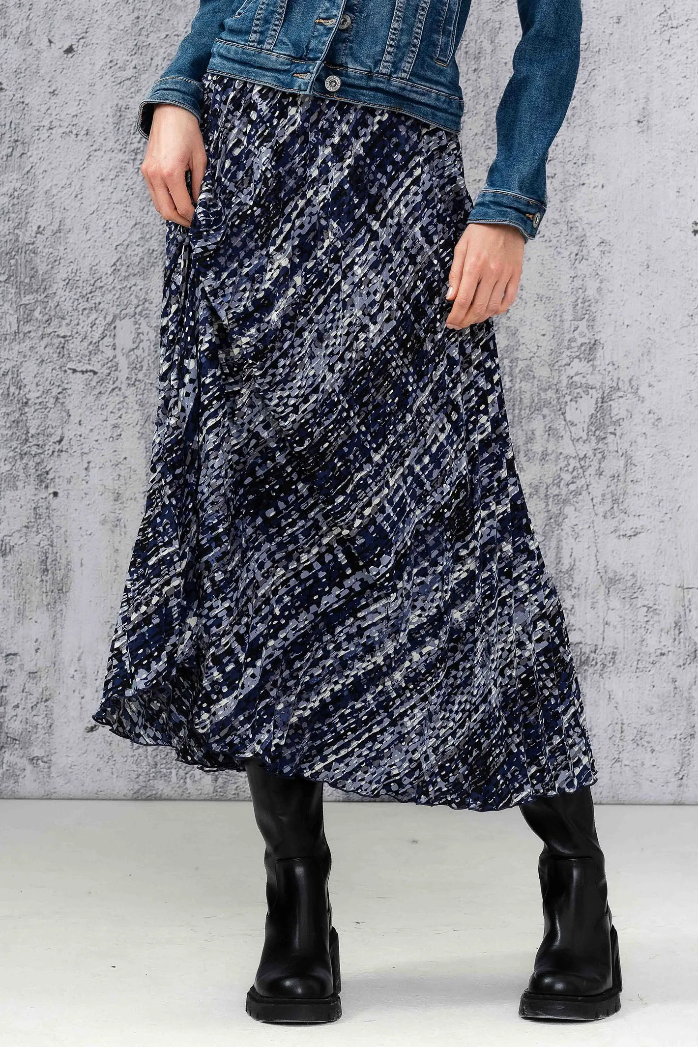 Alison Sheri 44485 Navy Abstract Print Pleated Skirt