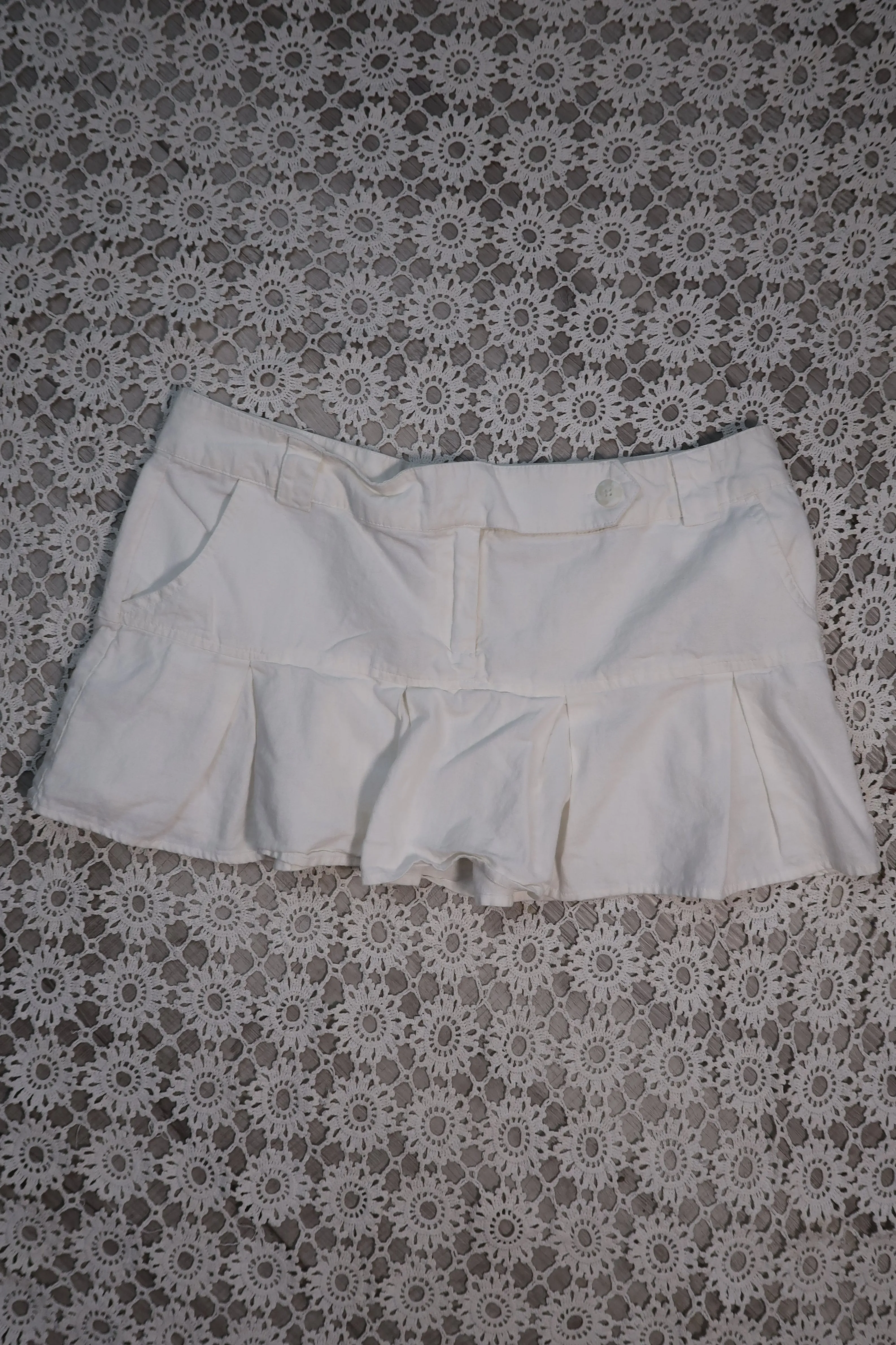Vintage 2000s White Pleated Mini Skirt